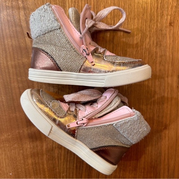 OshKosh Metallic Gold High Top Sneakers Glitter Faux Fur Trim. Size Girl… - Picture 14 of 16